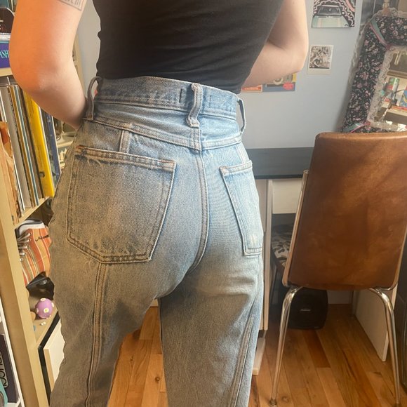 A&F cottage style faded high rise ankle jeans! - Picture 12 of 15